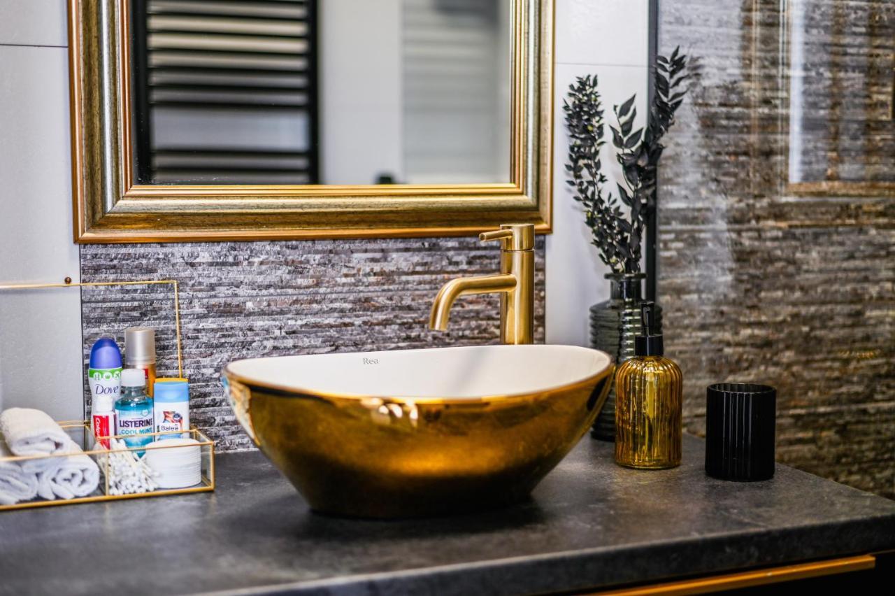 Luxury Apartment In The City Center 브라티슬라바 외부 사진