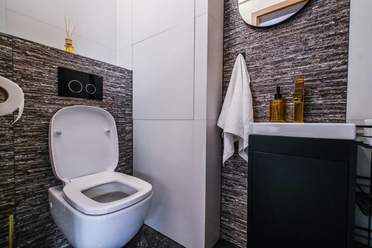 Luxury Apartment In The City Center 브라티슬라바 외부 사진